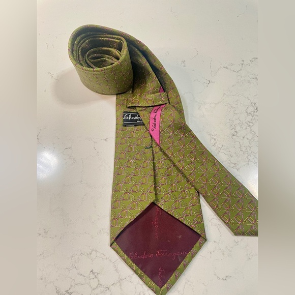 Salvatore Ferragamo Men’s Bear Print Silk Tie Green/Multi Color - Picture 3 of 4